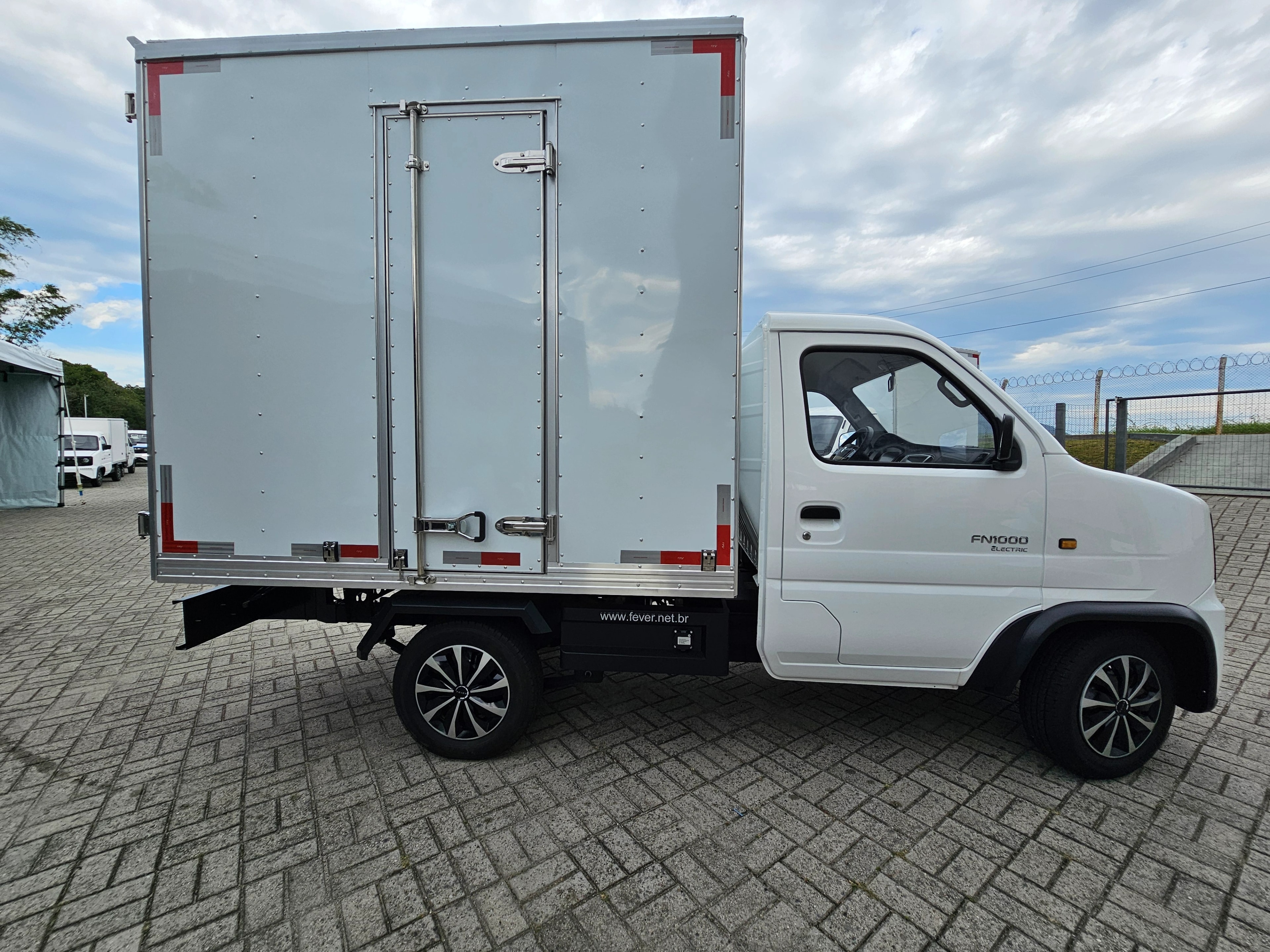 Baú de 7,3m³ FEVER